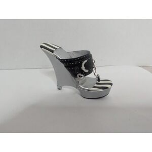 Just The Right Shoe Prisoner Of Love Circa 2006 By Raine